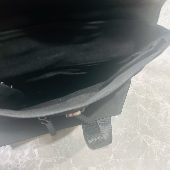 Botkier New York Black Mini Trigger Backpack Black - Picture 5 of 5